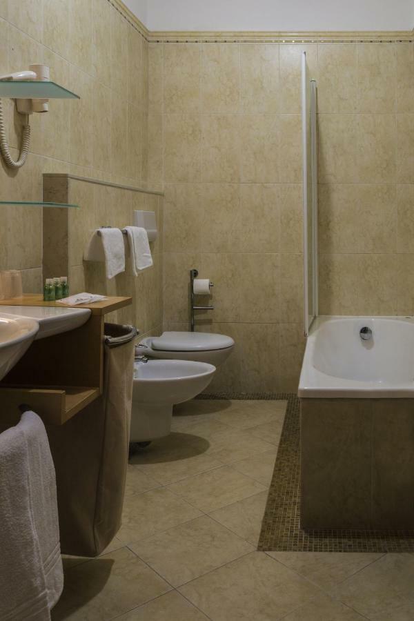 Hotel Beatrice Este Ngoại thất bức ảnh